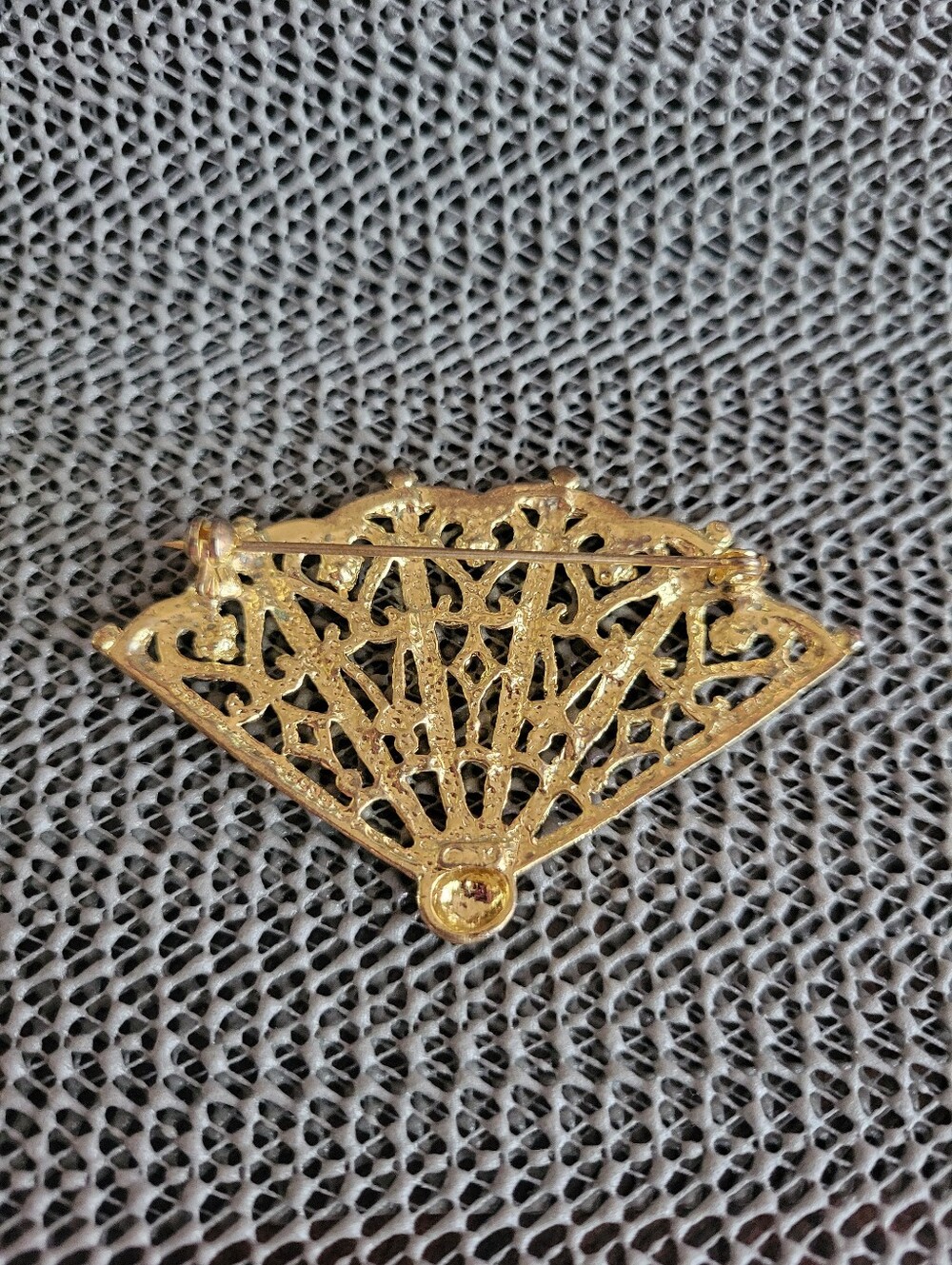 Anne Klein Fan Brooch Gold Tone Filigree Heart Motif Signed Vintage - Picture 2 of 3